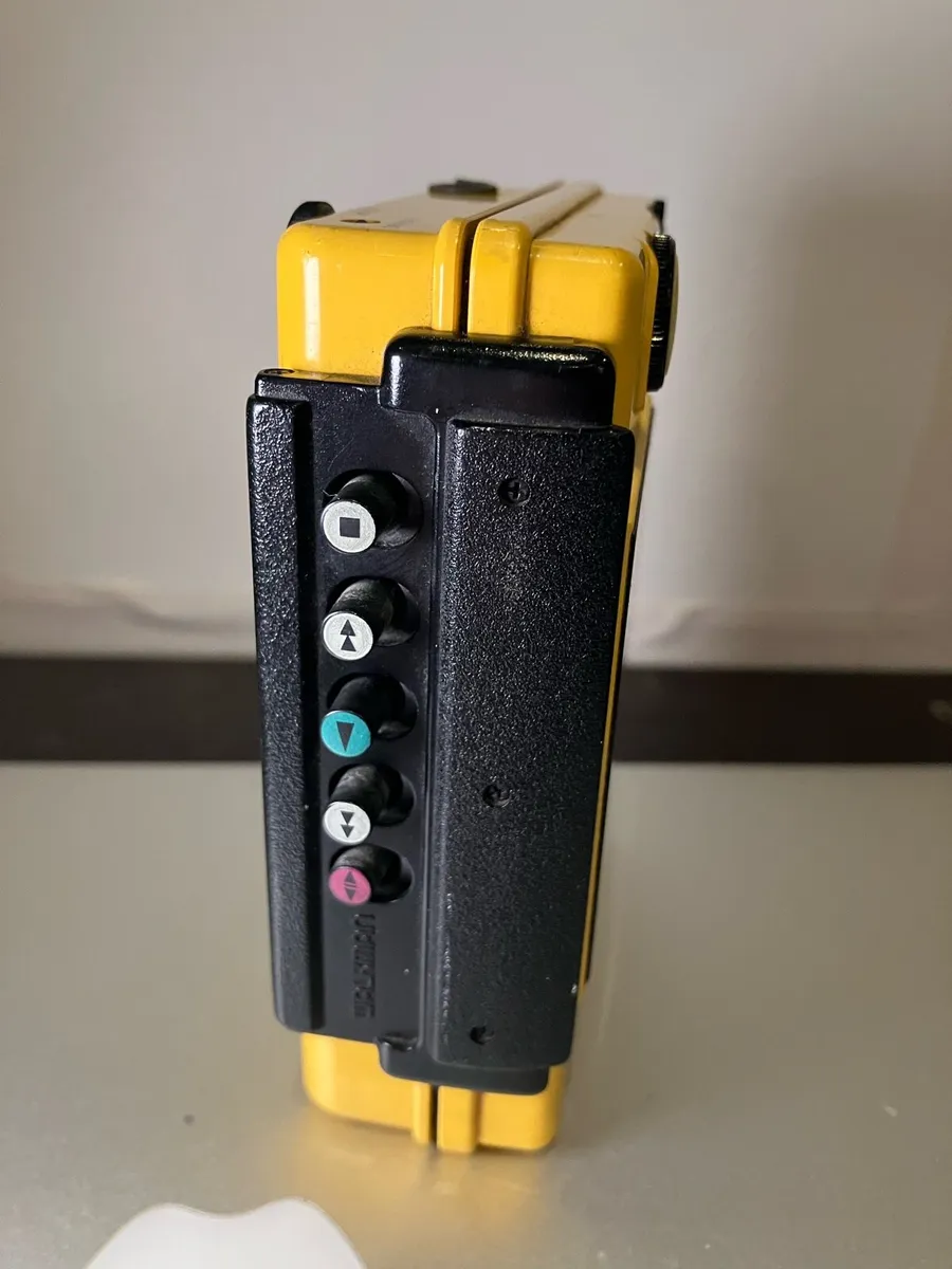 Sony Walkman sports ( needs reapair) - Image 4