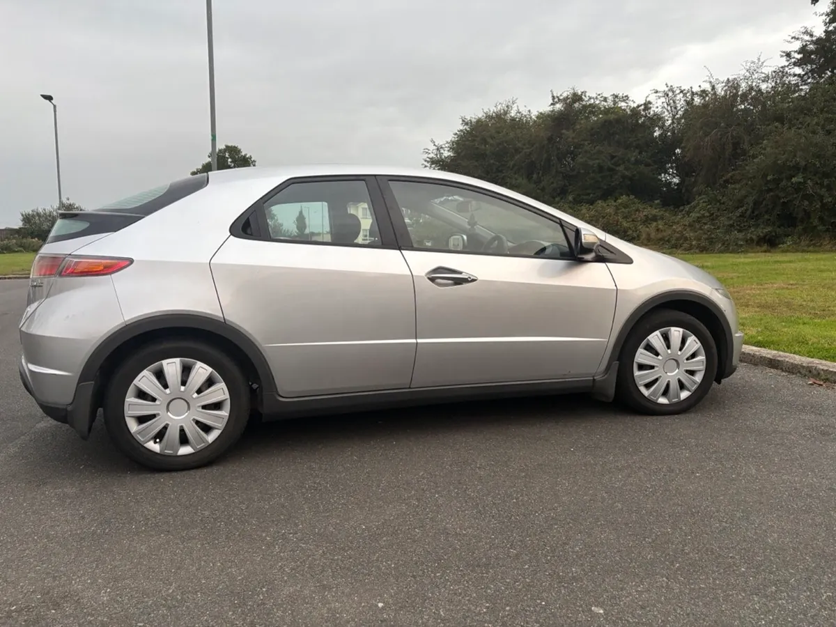 Honda civic - Image 2