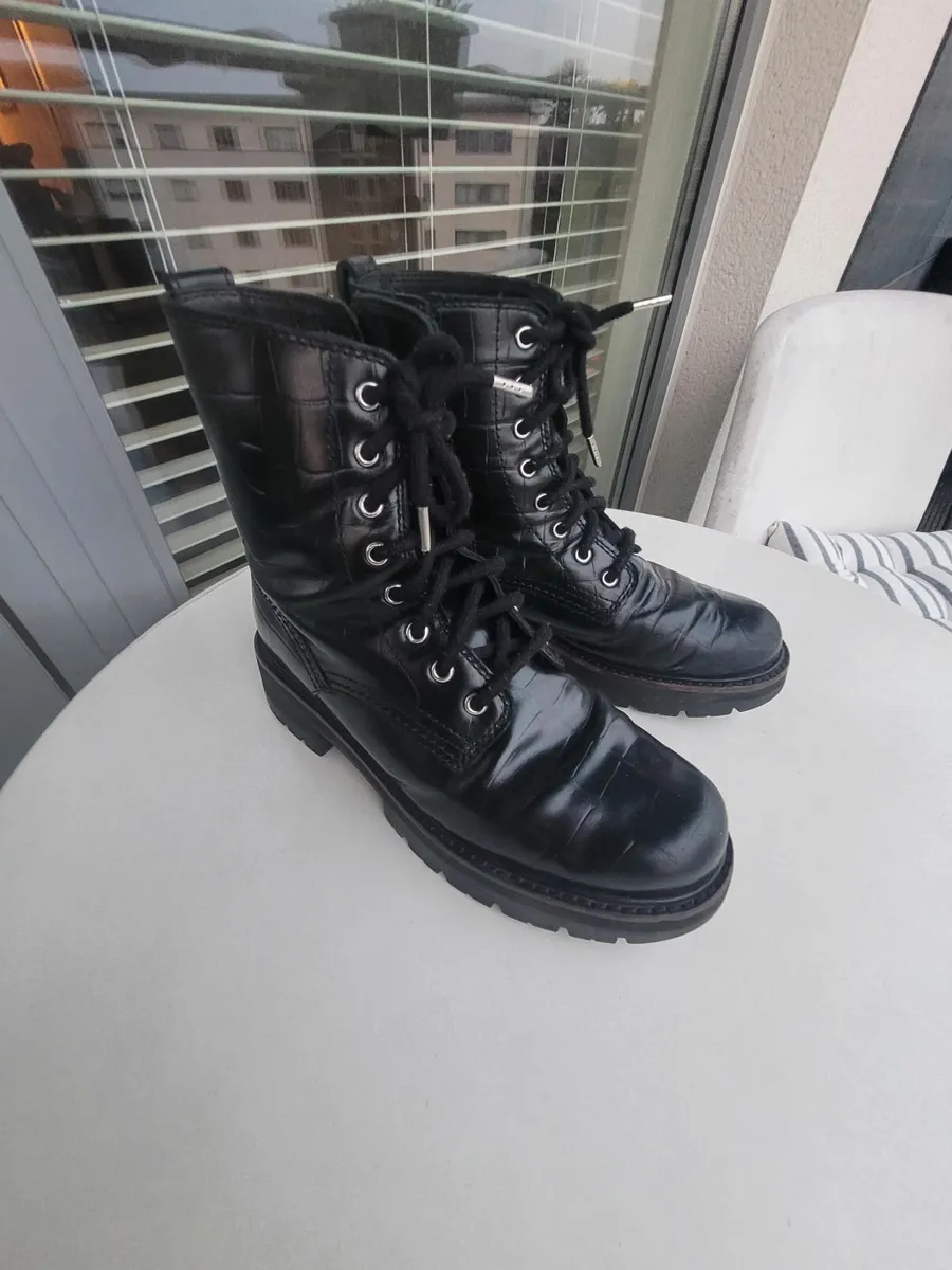 Winter boots - Image 1
