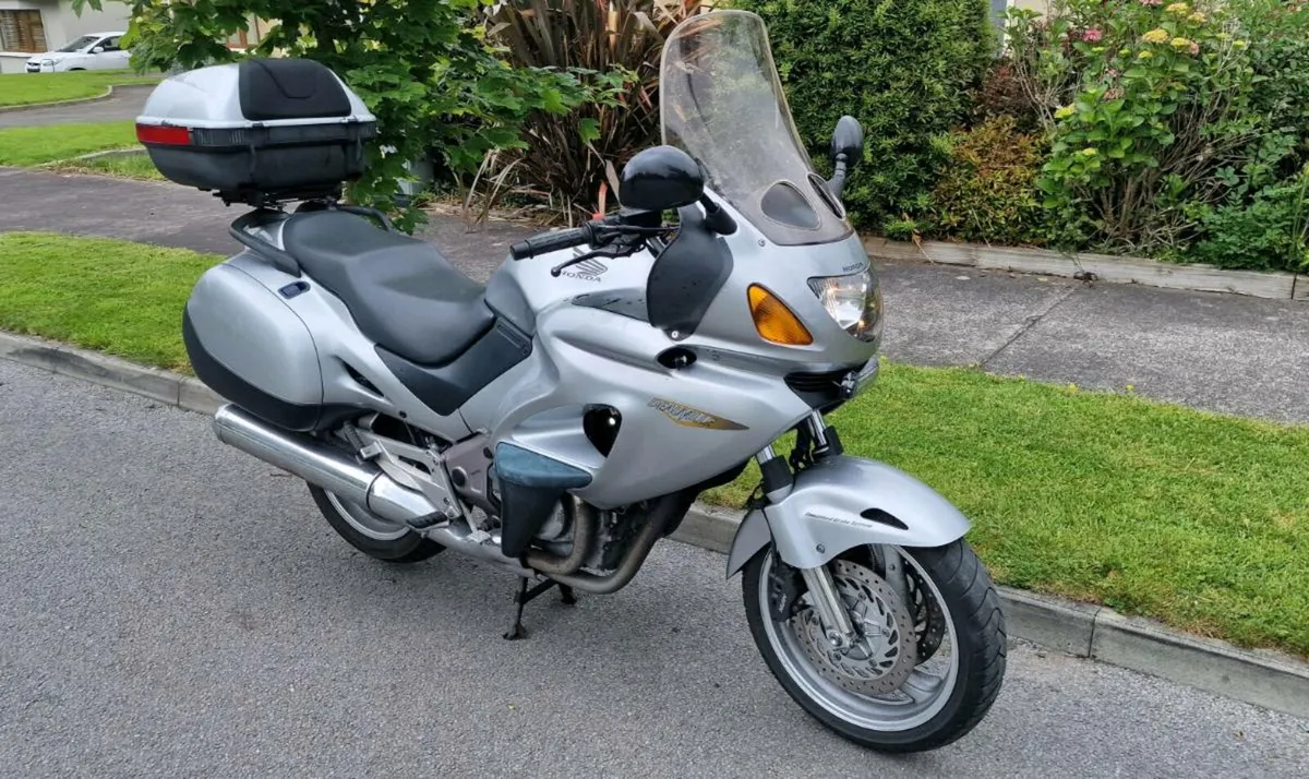 2003 Honda Deauville 650 - Image 1