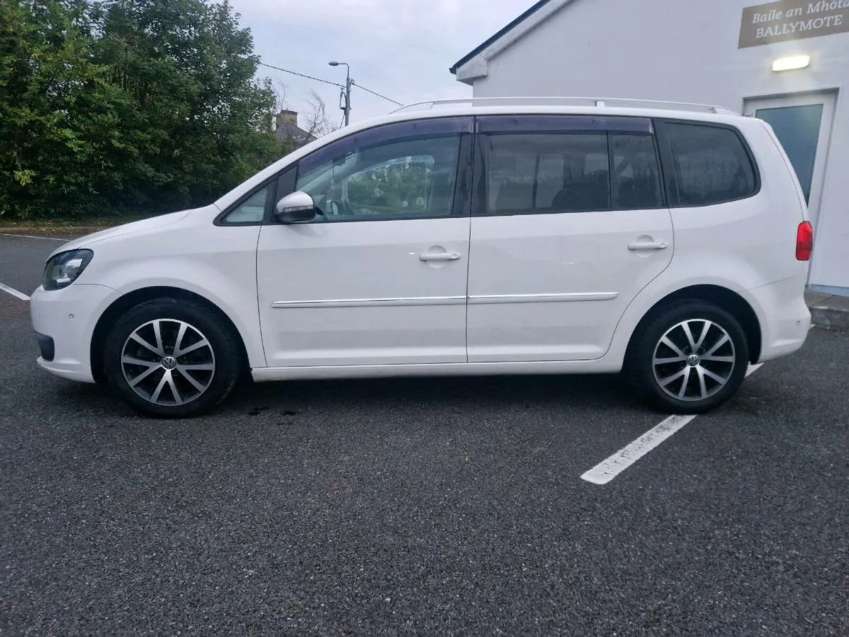 132 VW TOURAN 7SEATER AUTO HIGH SPEC €8750 - Image 4