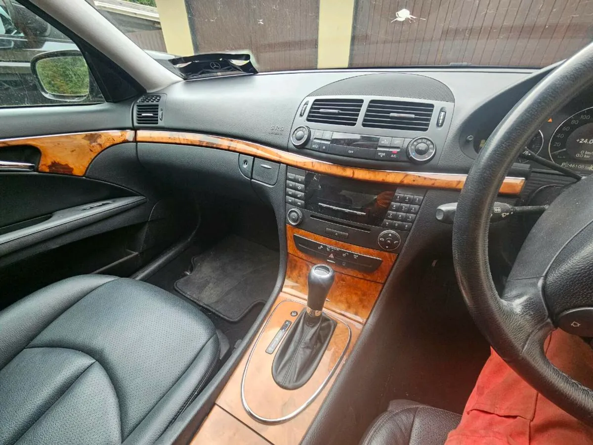 2008 Mercedes E220 diesel - Image 4