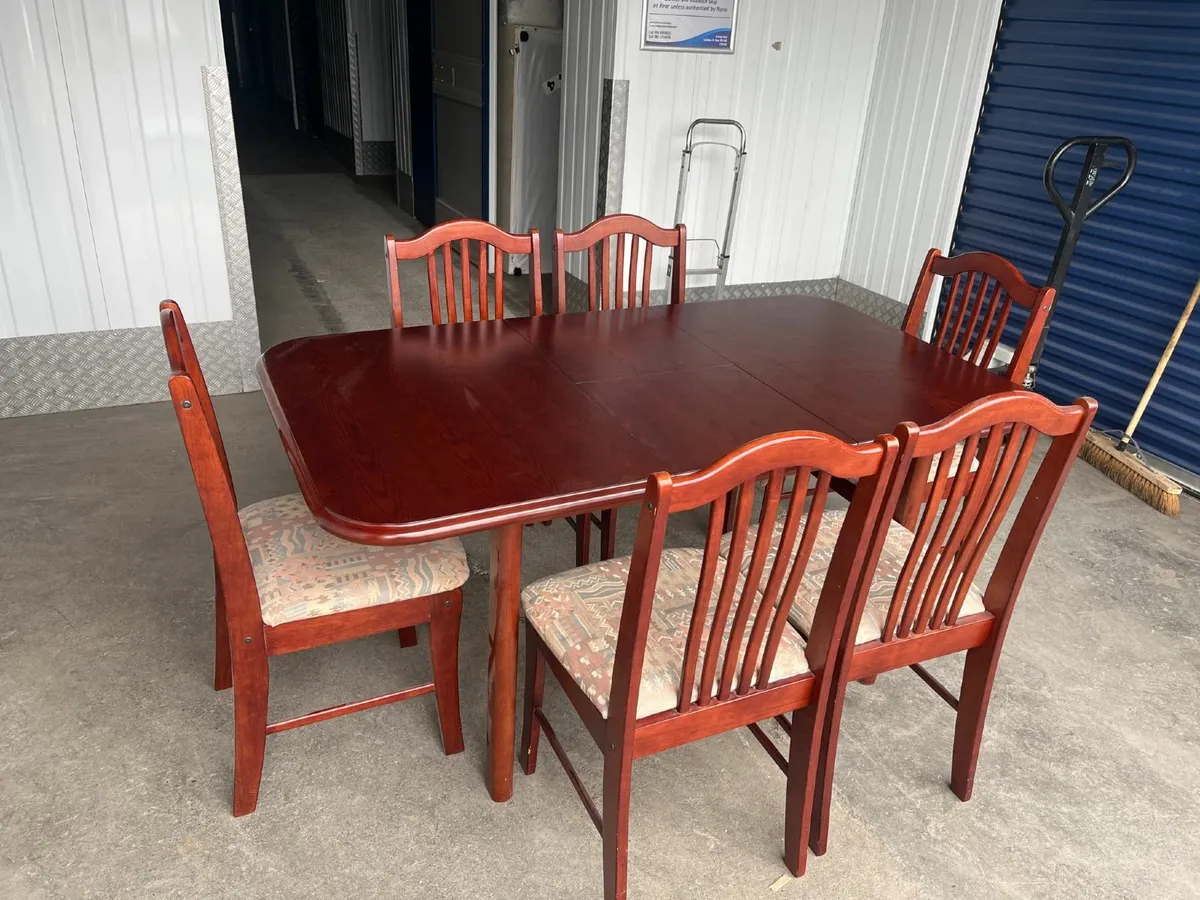 Collection of furniture - Image 1