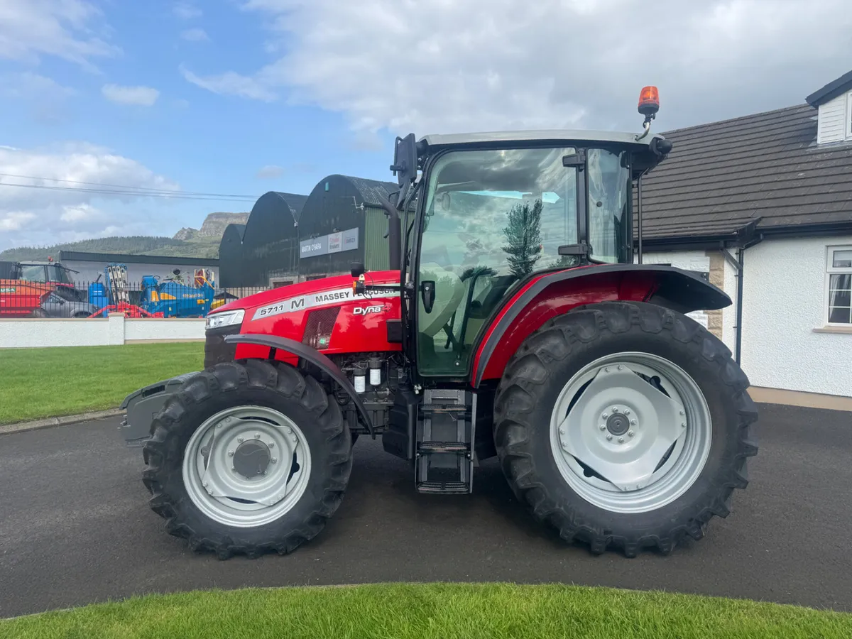 Massey Ferguson 5711M - Image 1