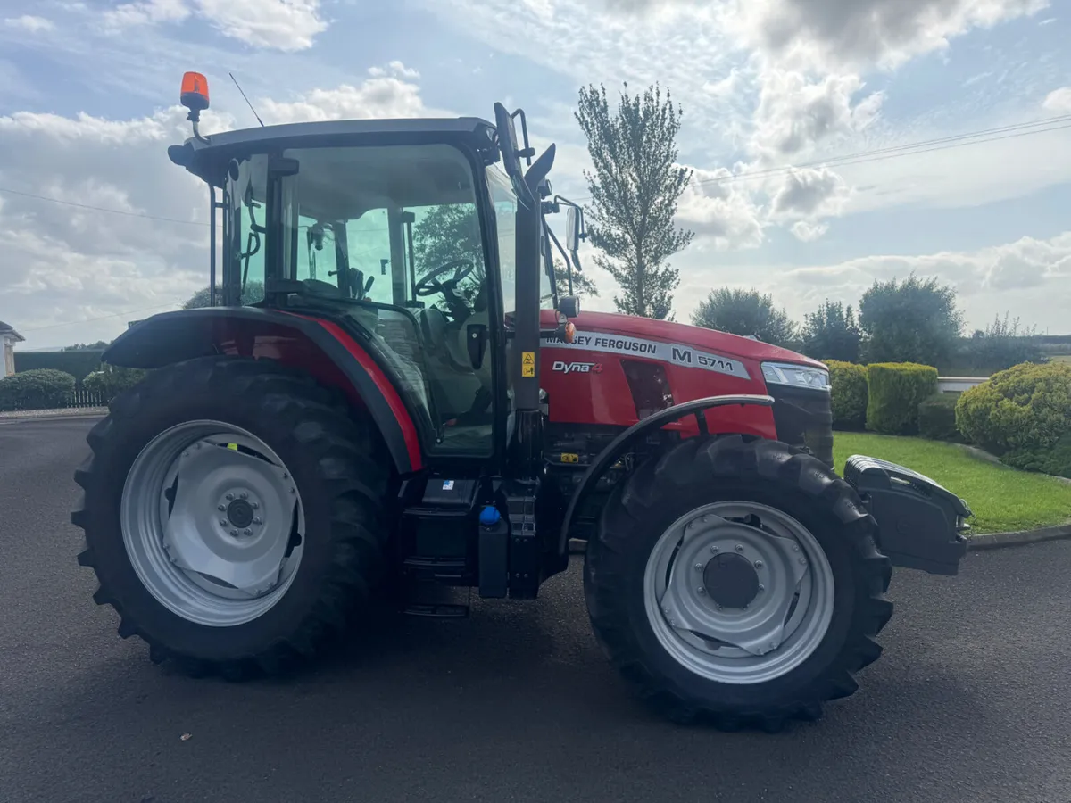 Massey Ferguson 5711M - Image 3
