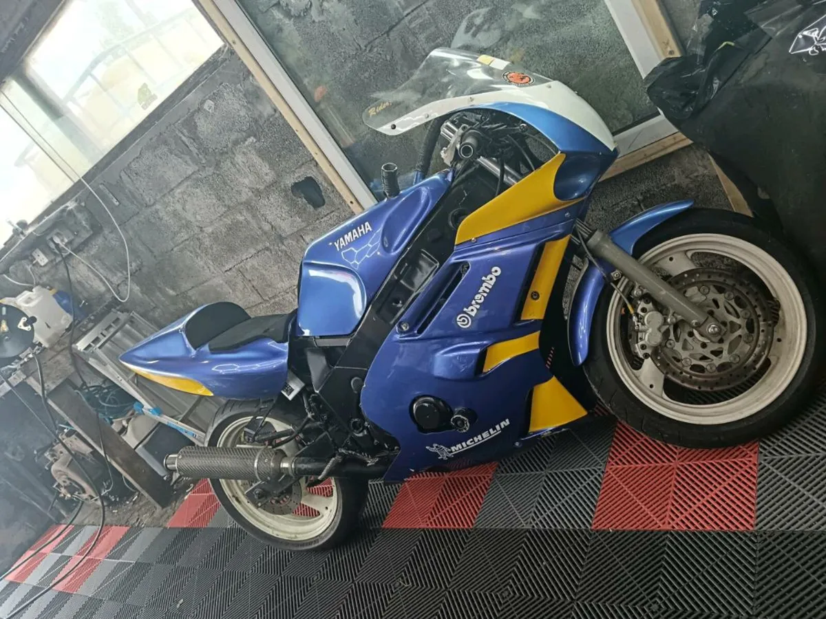 Yamaha fzr600r - Image 4