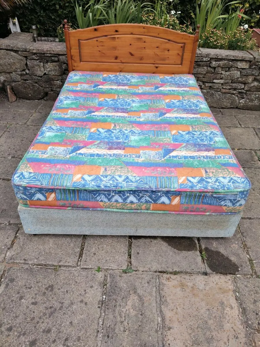 Pine Bed - Image 1