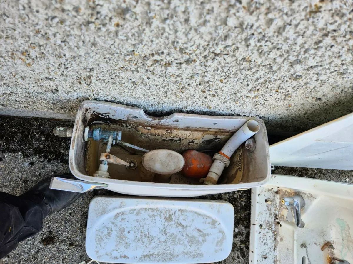 Hand Basin + Splashback / Cisterin - Image 3