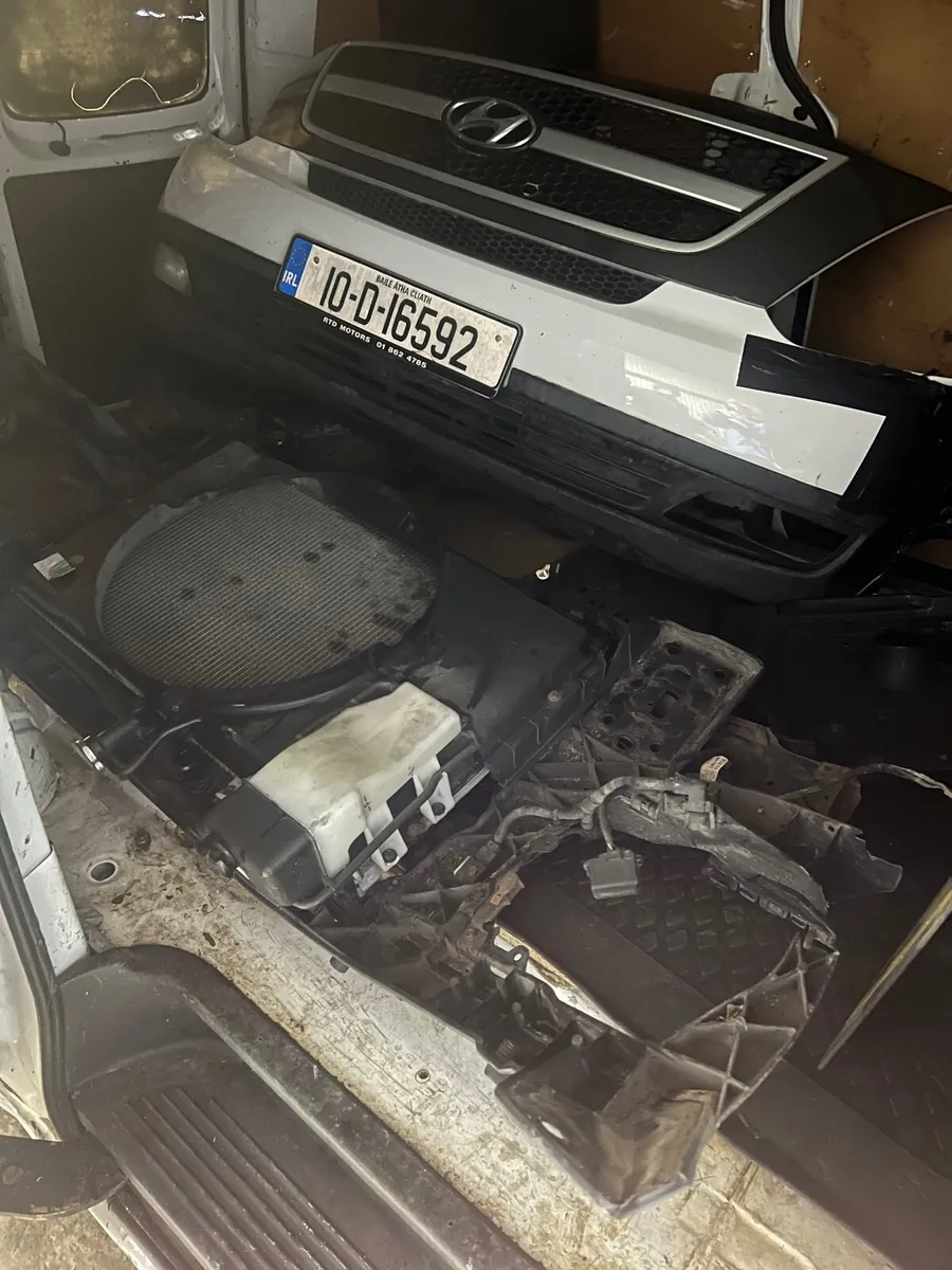Hyundai H1 for part or repair - Image 3