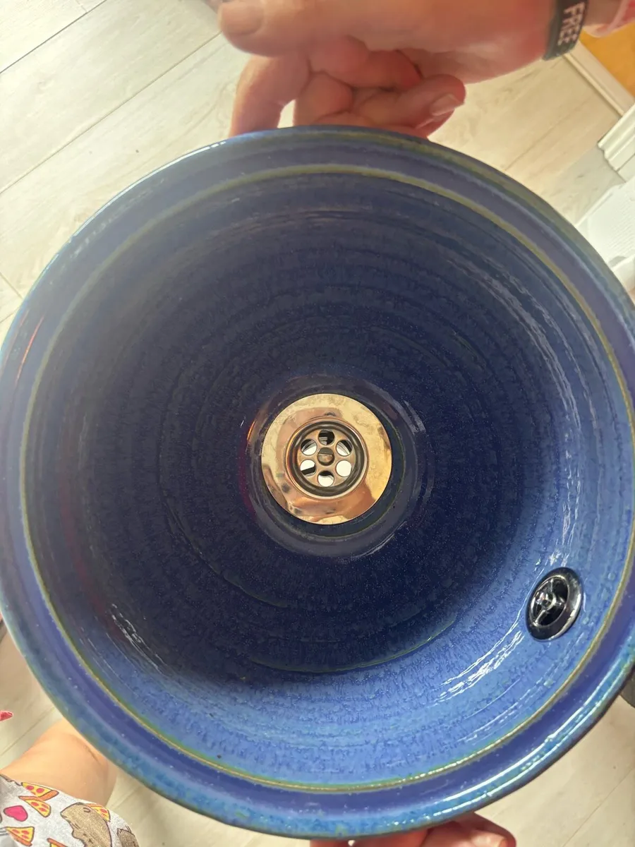 Louis Mulcahy small pottery hand basin - Image 1