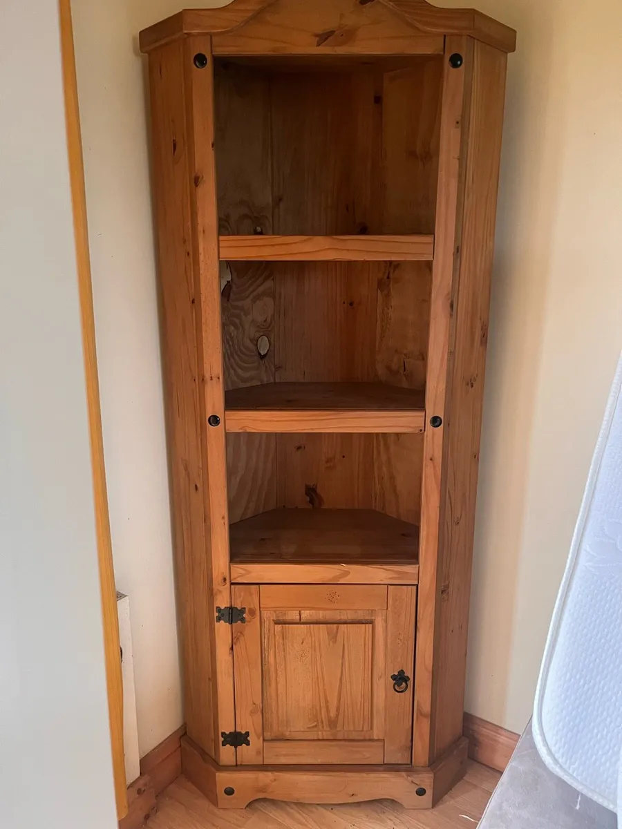 Mexican pine corner dresser - Image 1