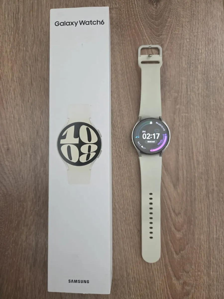 Samsung Watch - Image 1