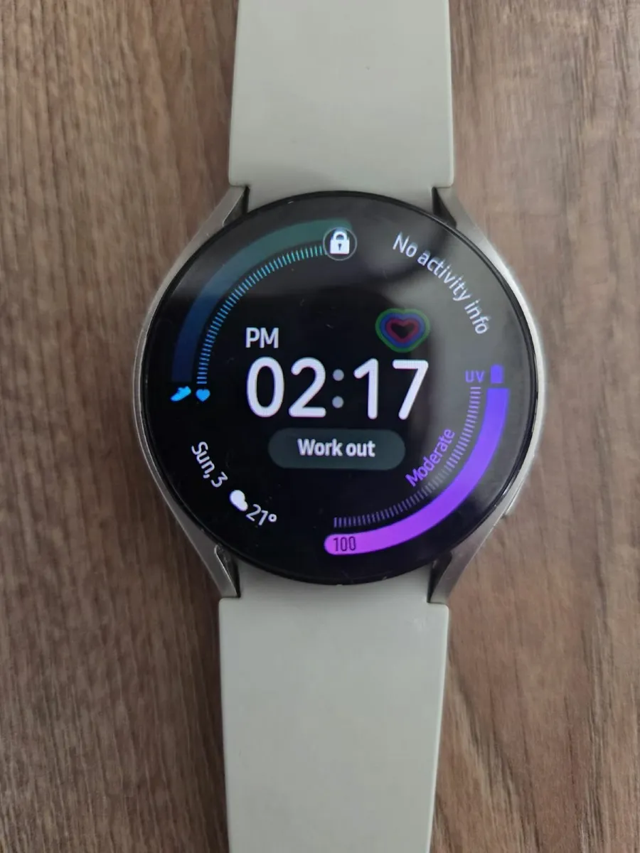 Samsung Watch - Image 2