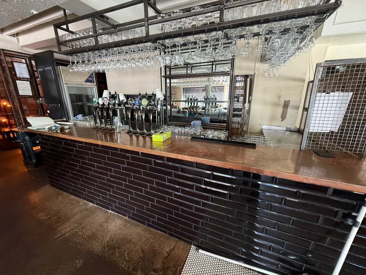 Commercial Restaurant / Bar Fittings - Image 3