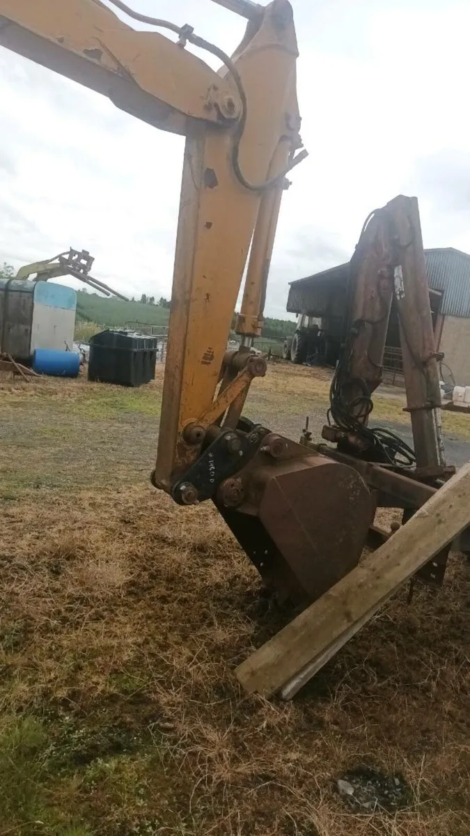 Komatsu digger - Image 1