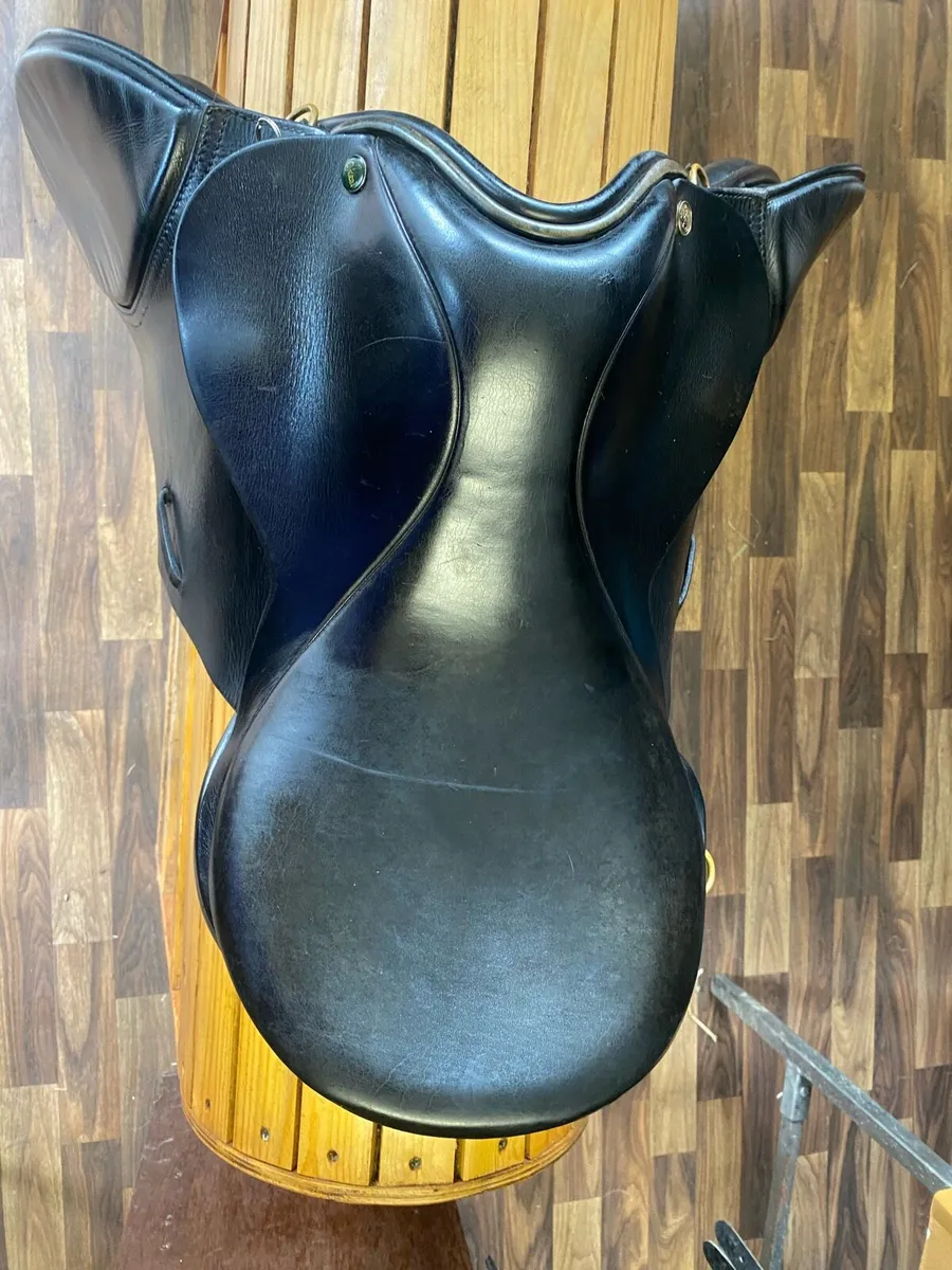 Ideal 16.5 black Leather saddle - Image 3