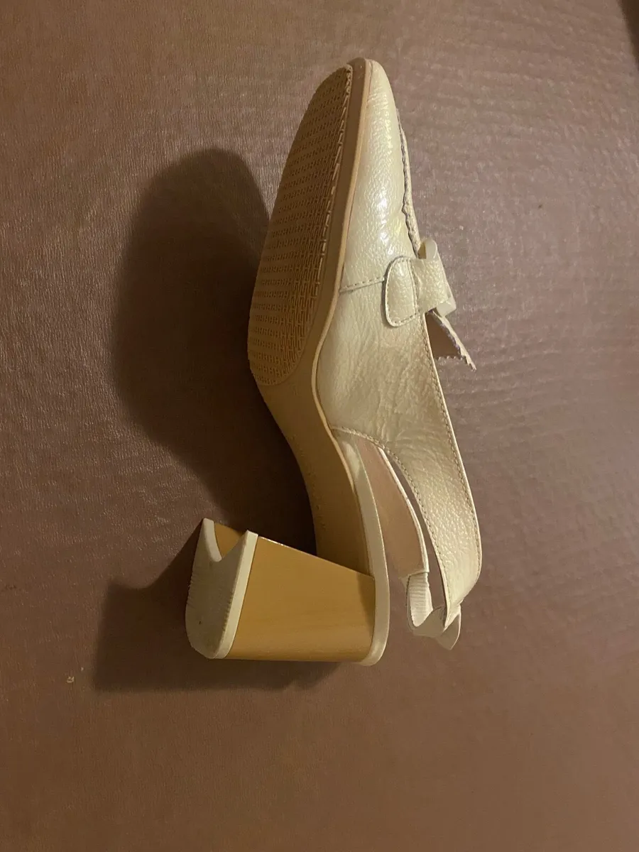 Sling back shoes (cream) size 4.5 - Image 2