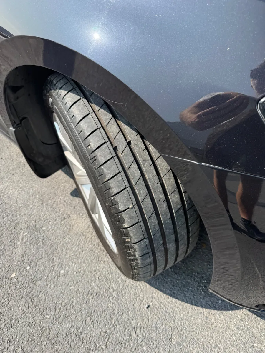 Volkswagen Passat 2017 - Image 2