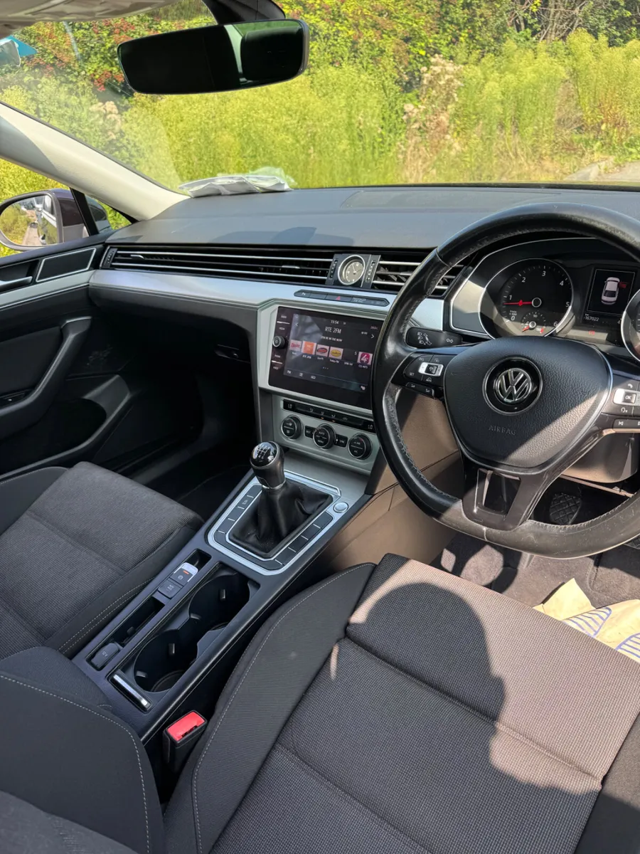 Volkswagen Passat 2017 - Image 4