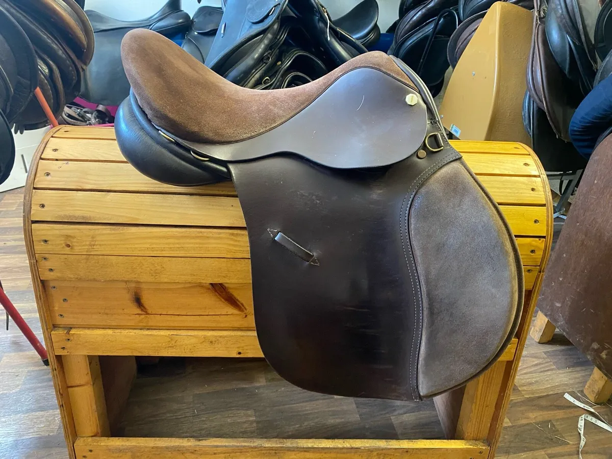 17” Leather and suede working hunter saddle - Image 1