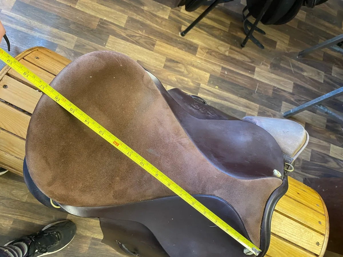 17” Leather and suede working hunter saddle - Image 2