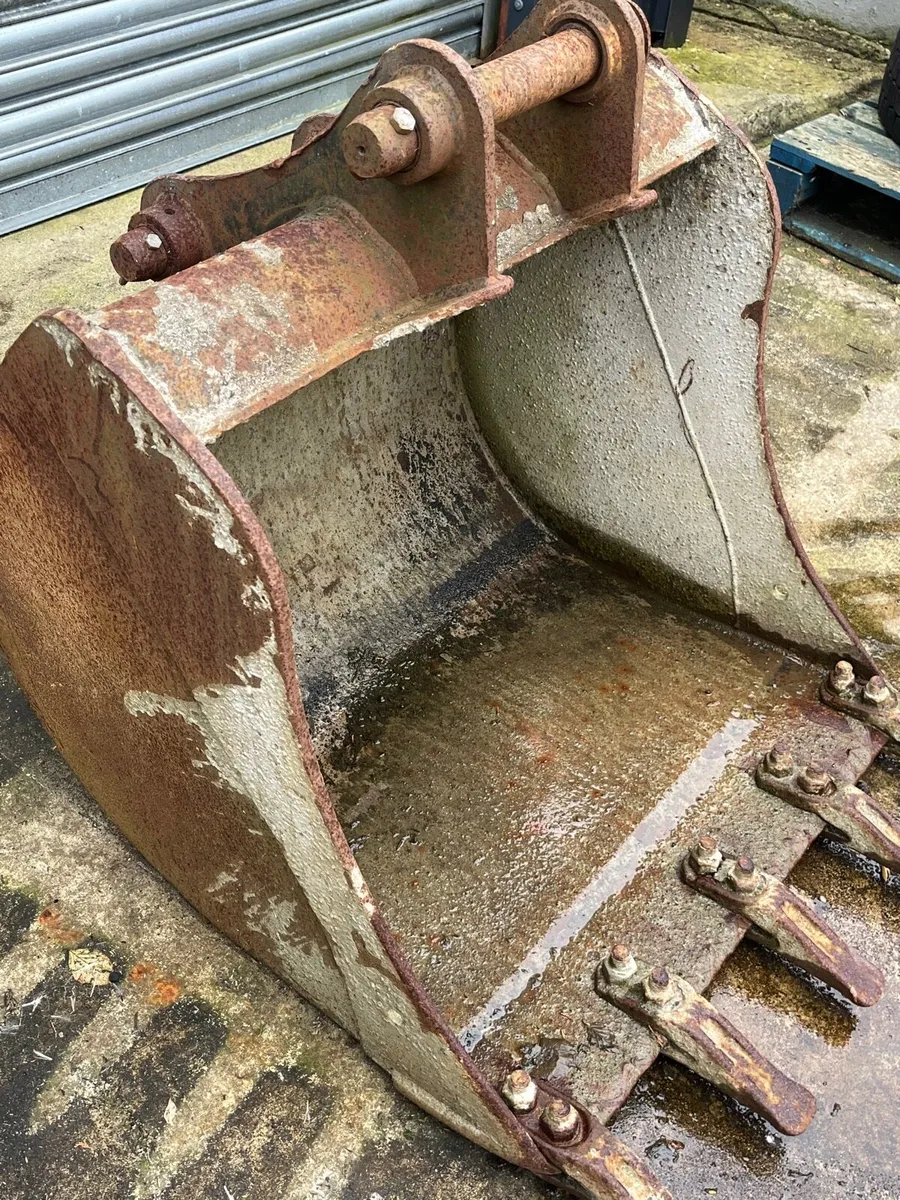 JCB 30”digging bucket - Image 1