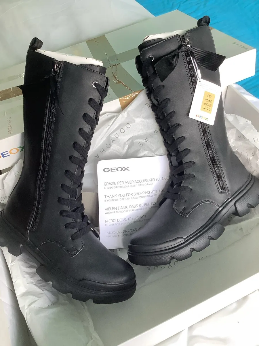 3 PAIRS BRAND NEW BOOTS IN BOXES. - Image 1