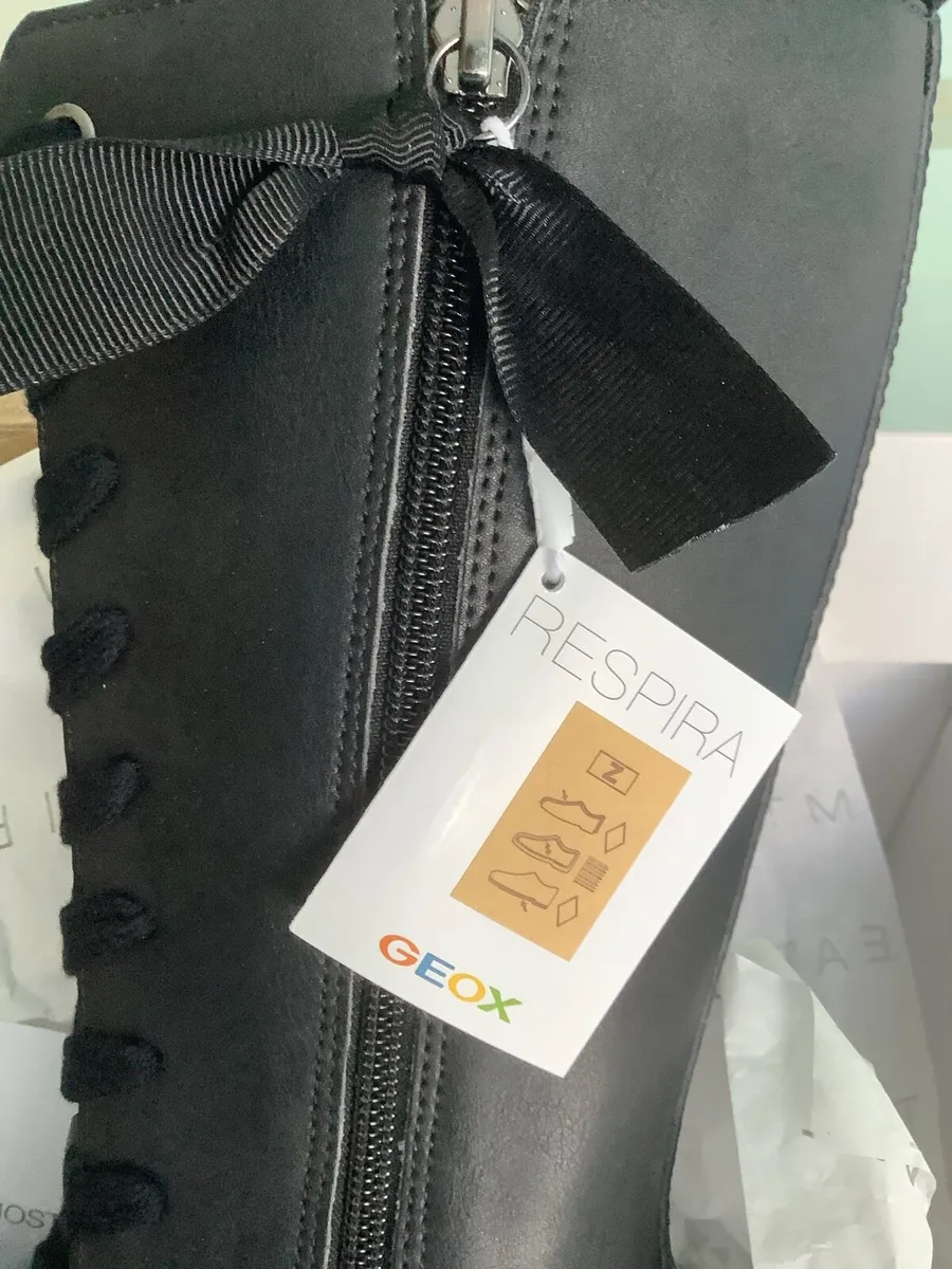 3 PAIRS BRAND NEW BOOTS IN BOXES. - Image 2