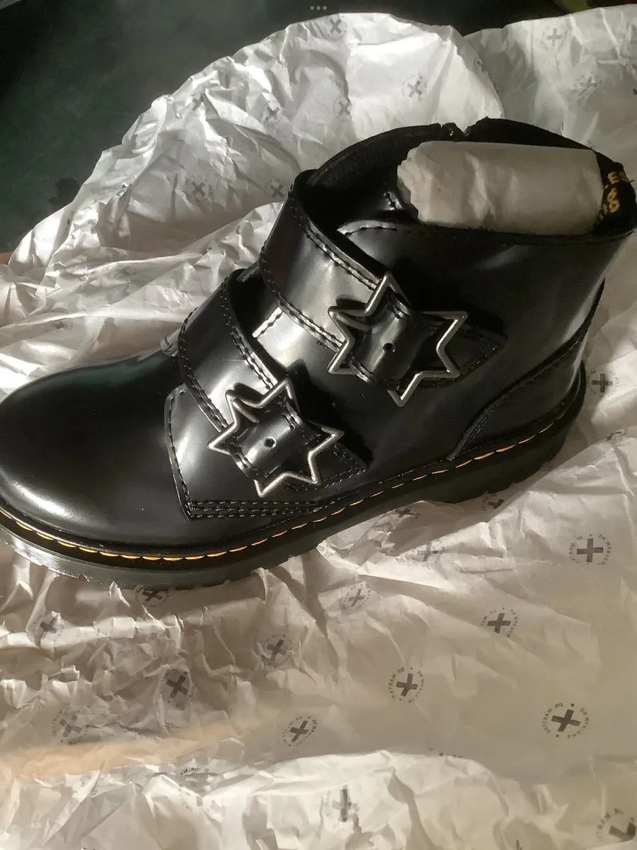 3 PAIRS BRAND NEW BOOTS IN BOXES. - Image 3