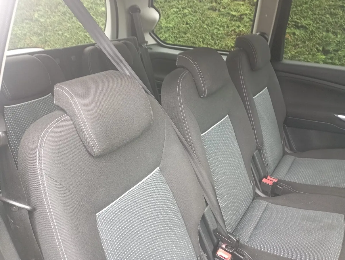 Ford Galaxy - Image 4