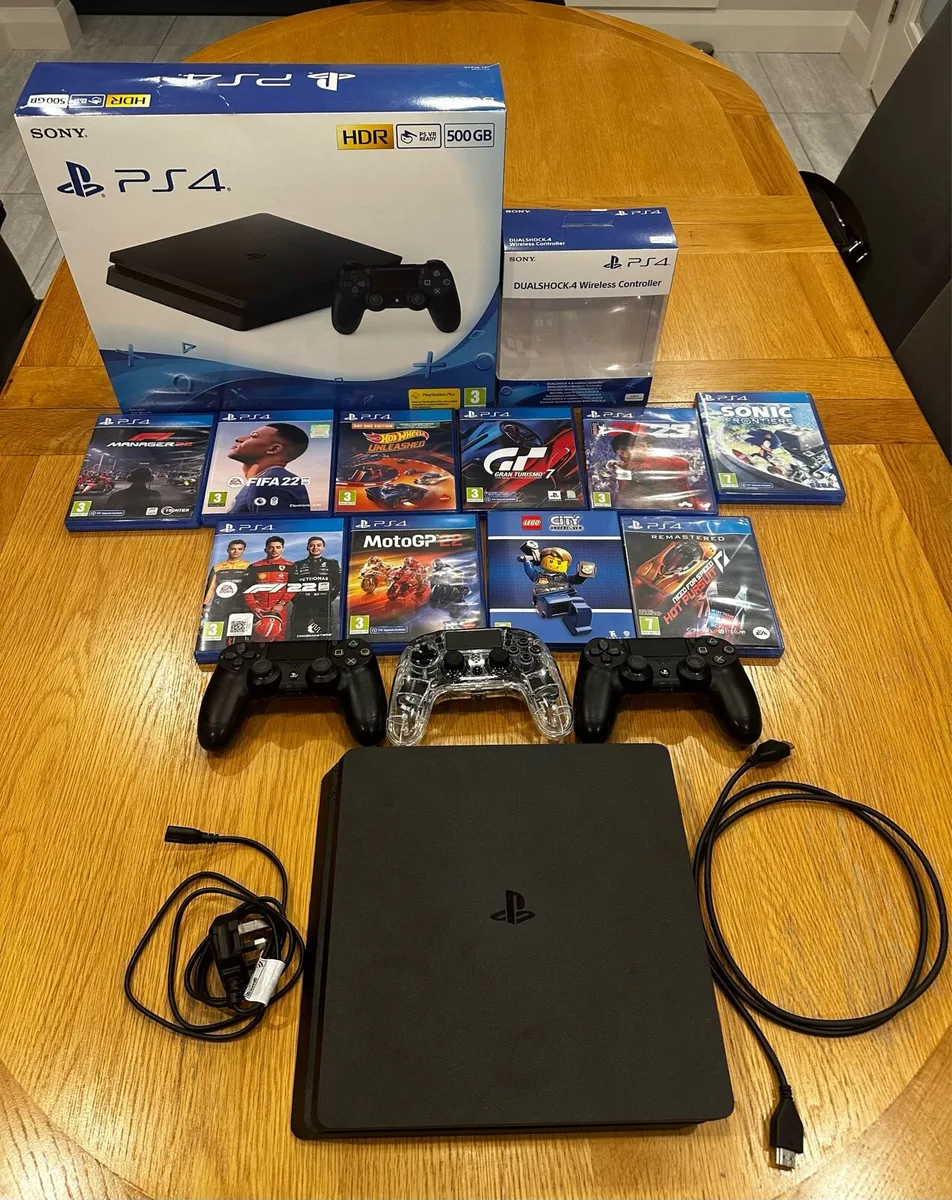 PlayStation 4 Console, 3 controllers & 10 games - Image 1