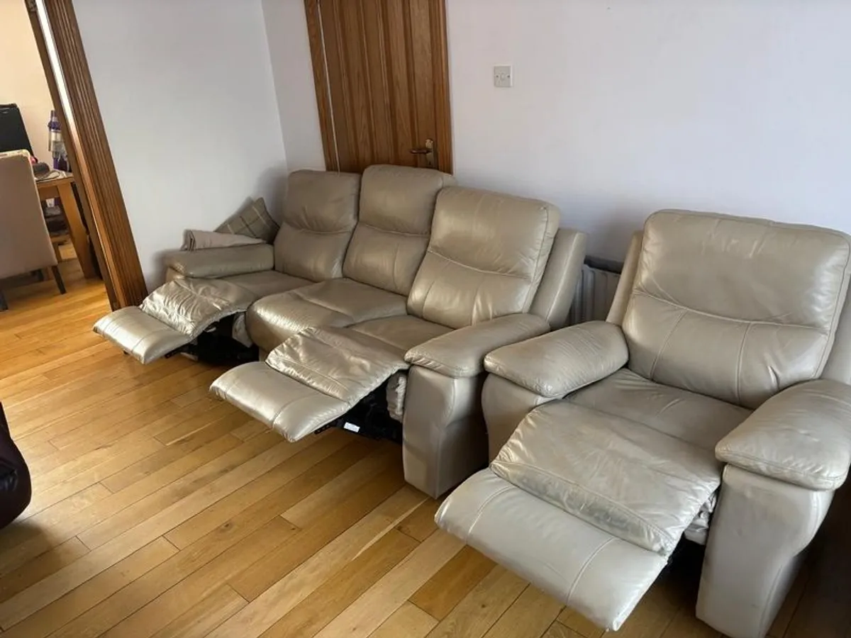 Real leather sofa and two chairs - Image 1