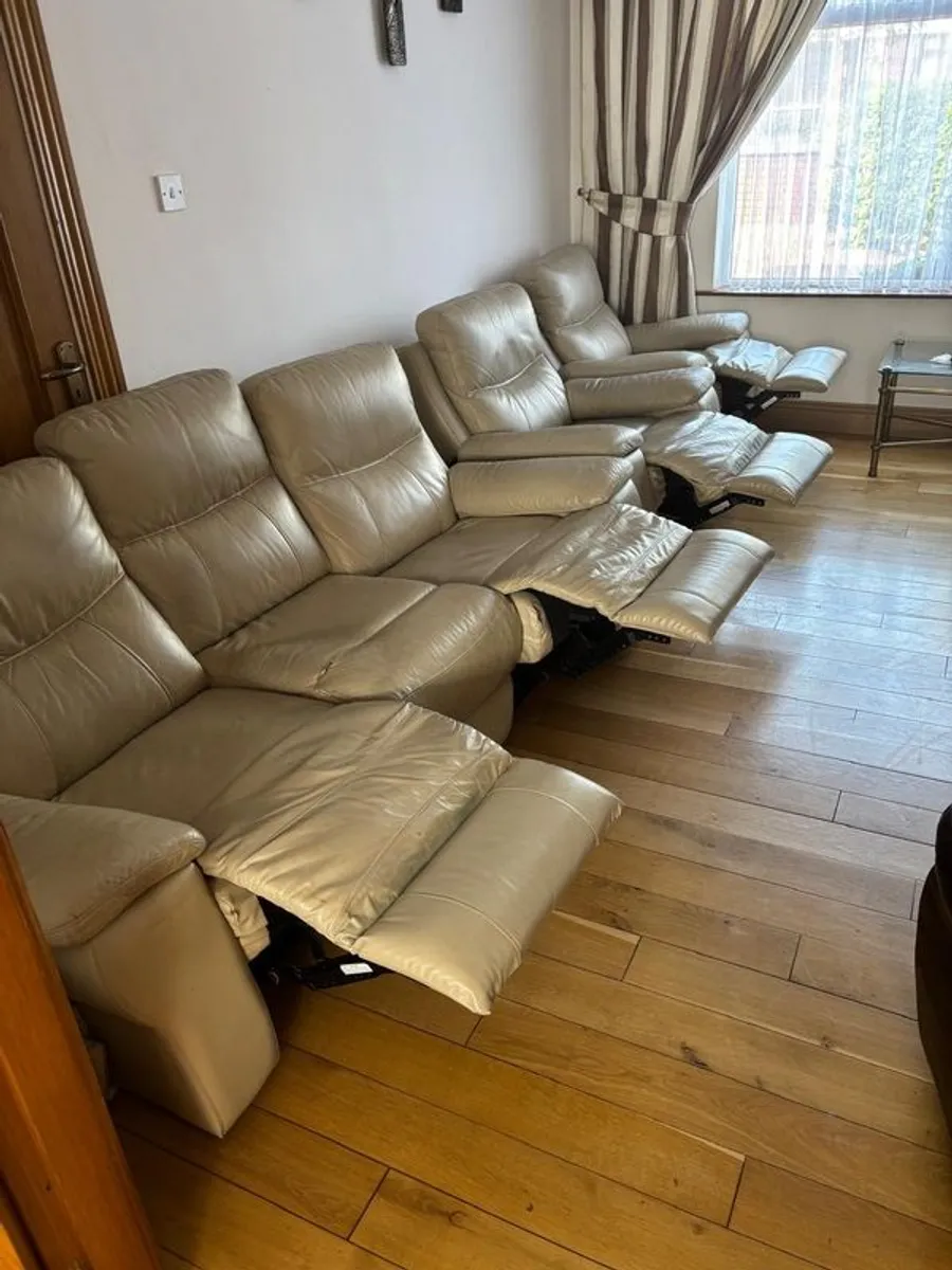 Real leather sofa and two chairs - Image 4