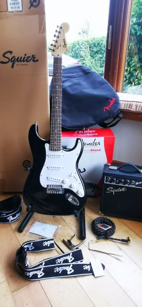 Squier/Fender Stratocaster Guitar Kit - Like New (Unwanted Gift) - Image 1