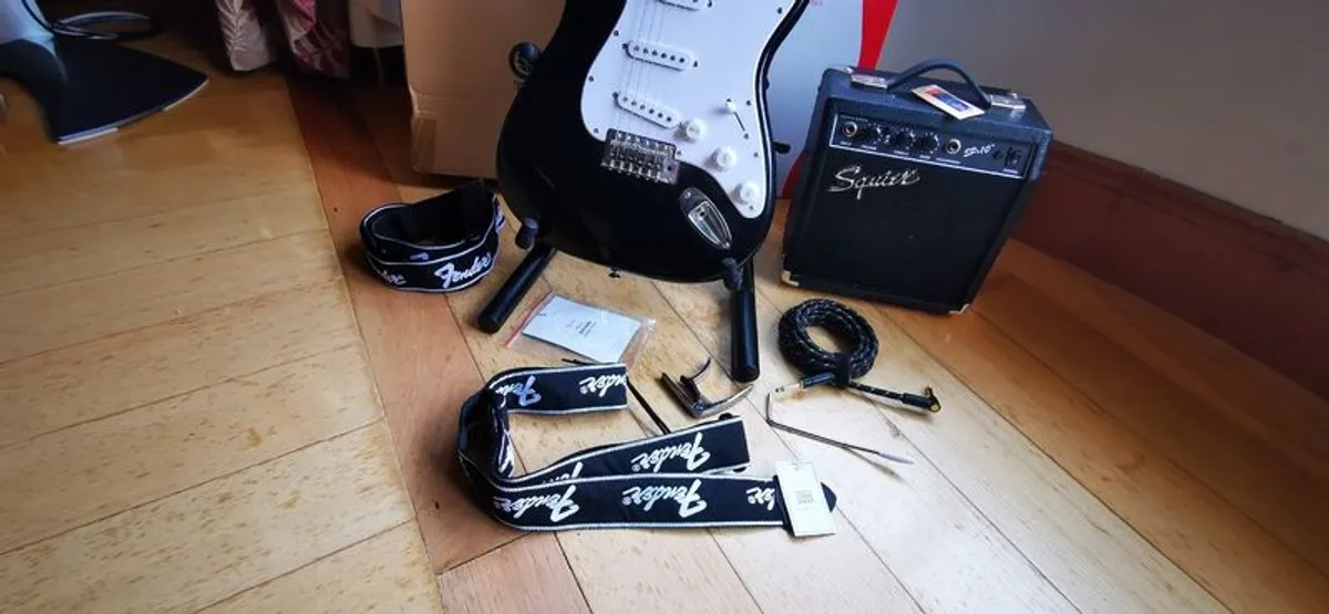 Squier/Fender Stratocaster Guitar Kit - Like New (Unwanted Gift) - Image 2