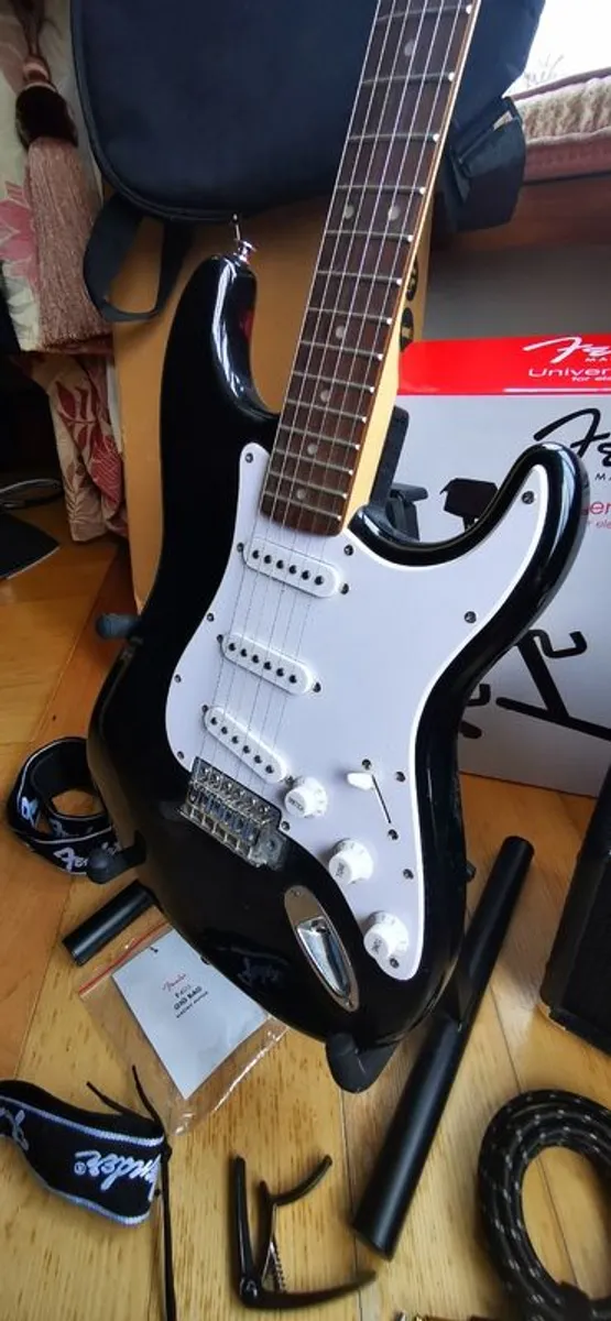 Squier/Fender Stratocaster Guitar Kit - Like New (Unwanted Gift) - Image 3