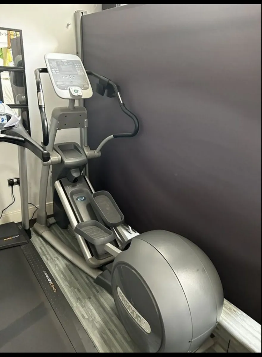 PRECOR EFX 546I CROSSTRAINER - Image 1