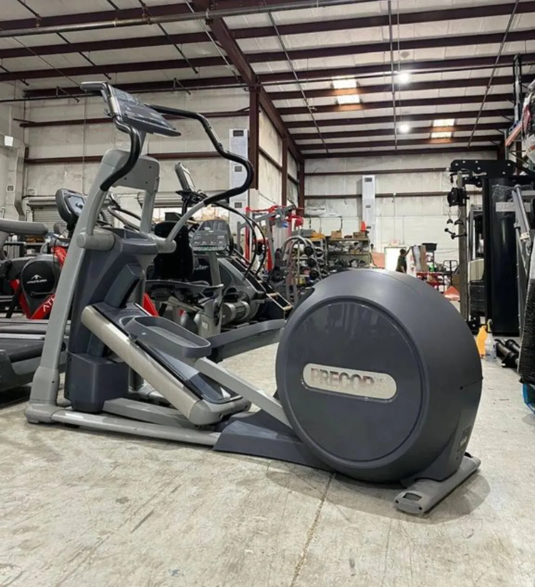 PRECOR EFX 546I CROSSTRAINER - Image 2
