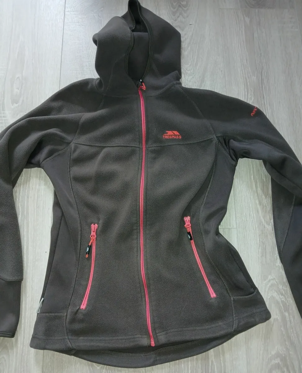 Ladies sweatshirts €6 each or both for €10 - Image 4