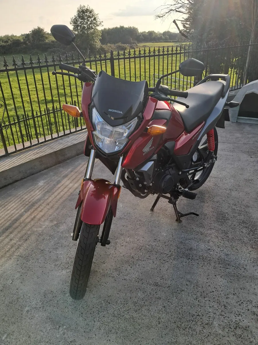 212 Honda CB125F - only 750kms - as new - Image 3