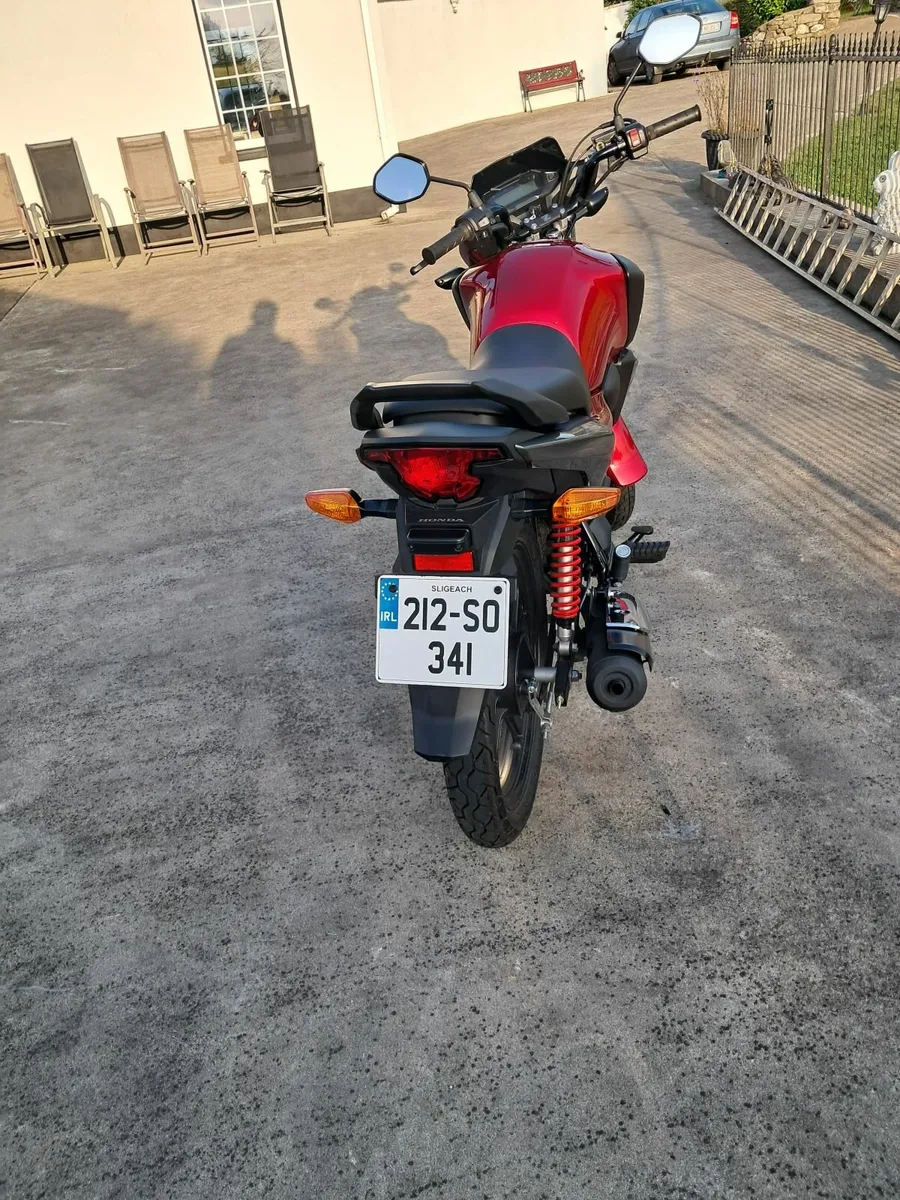 212 Honda CB125F - only 750kms - as new - Image 4