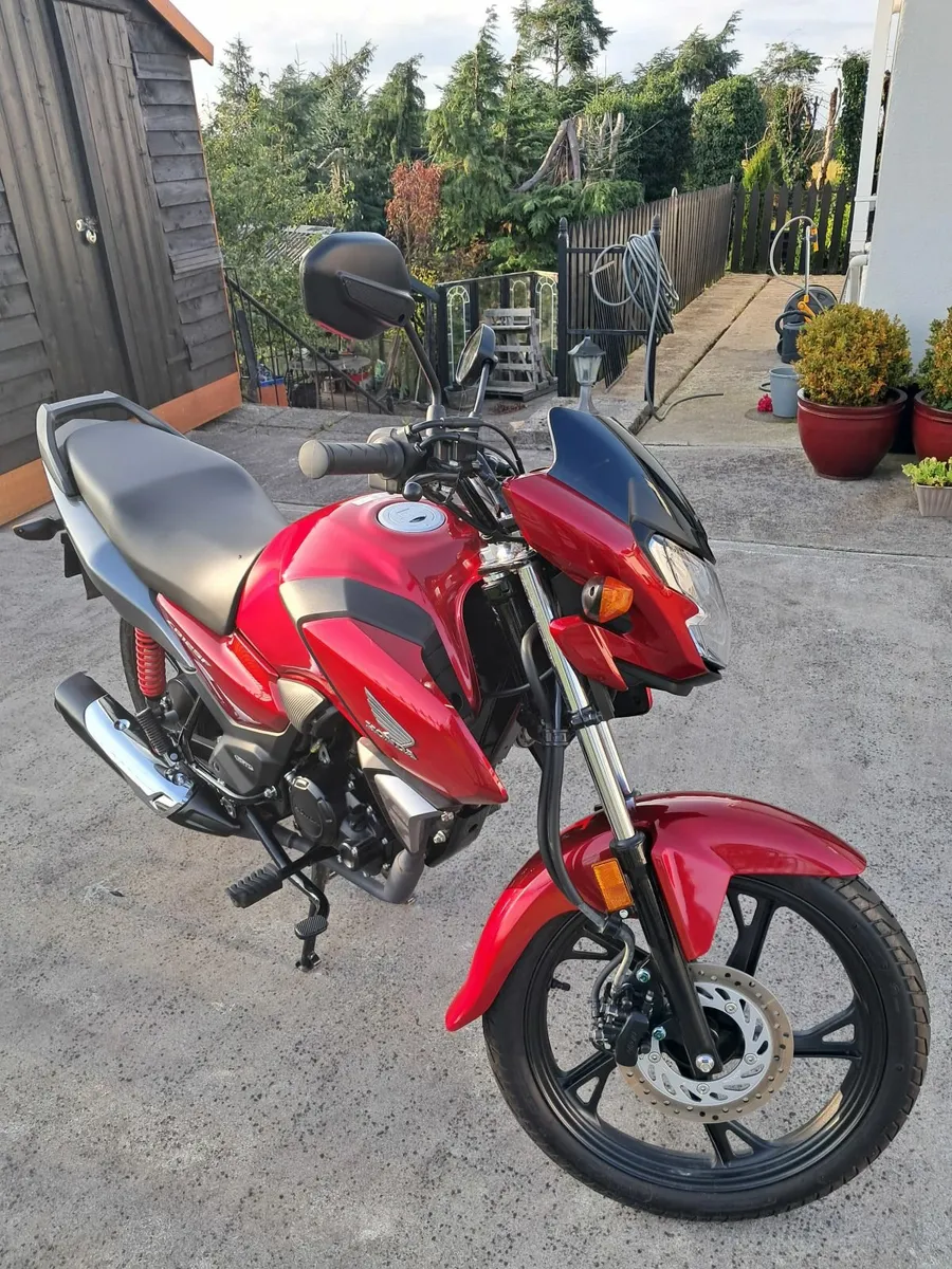 212 Honda CB125F - only 750kms - as new - Image 1