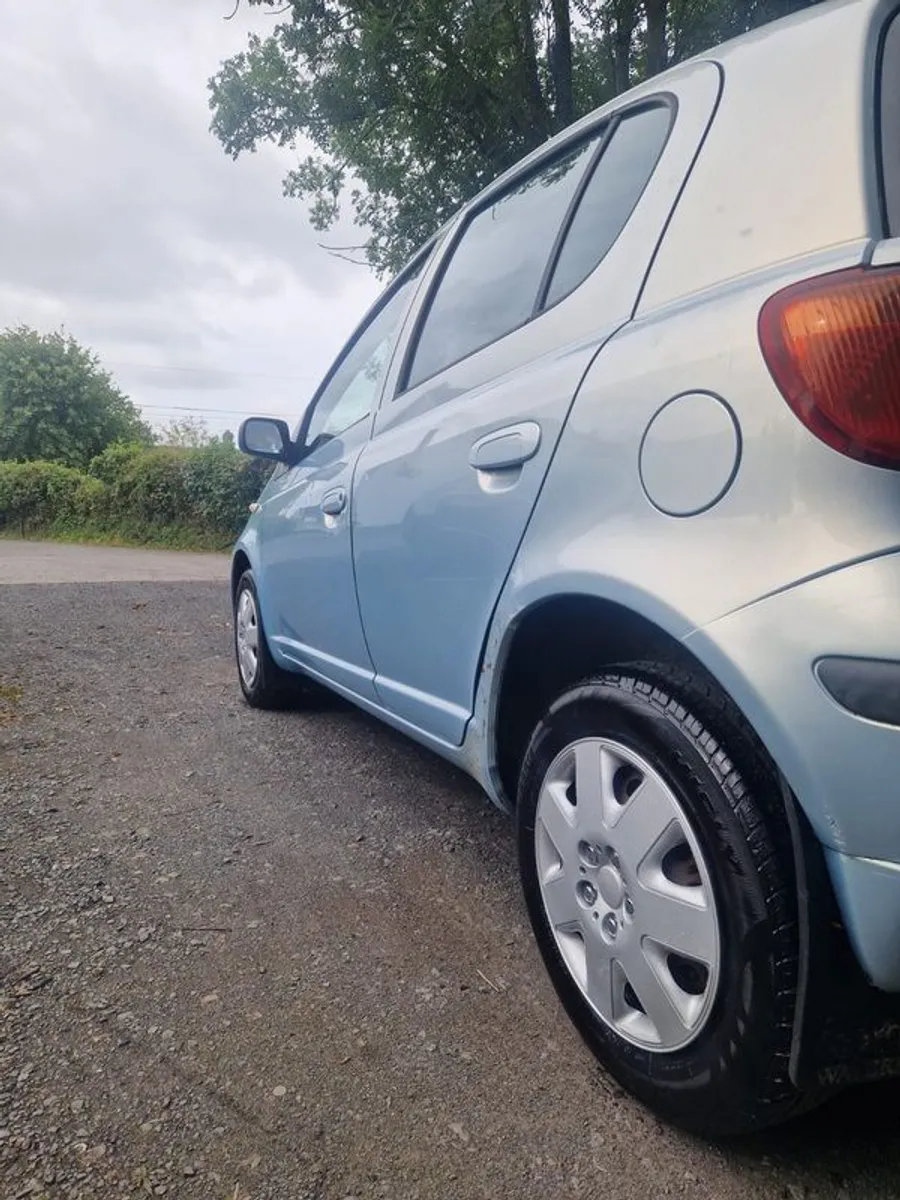 2003 Toyota Yaris - Image 4