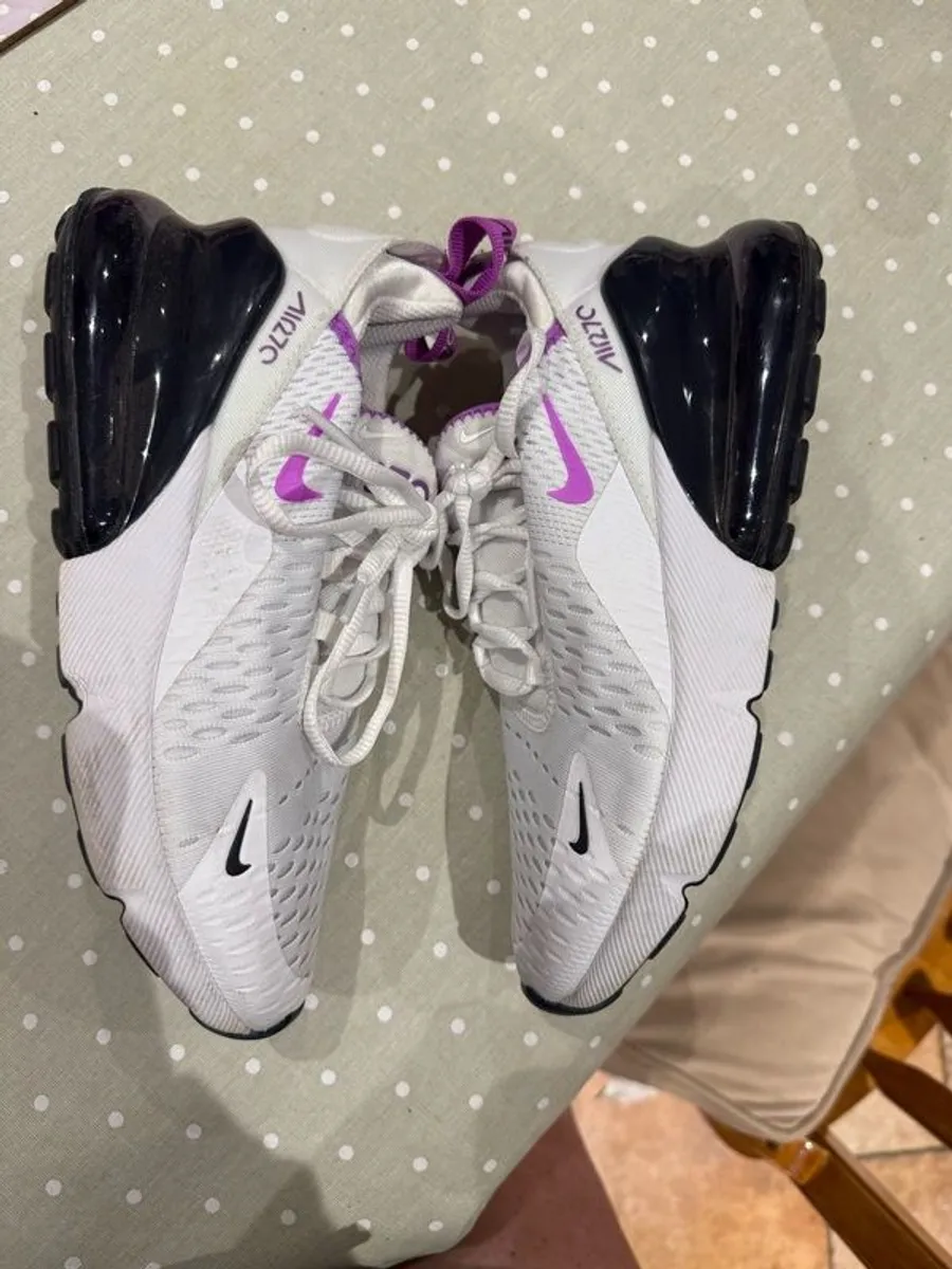 Nike Air 270 runners, size 3 - Image 1