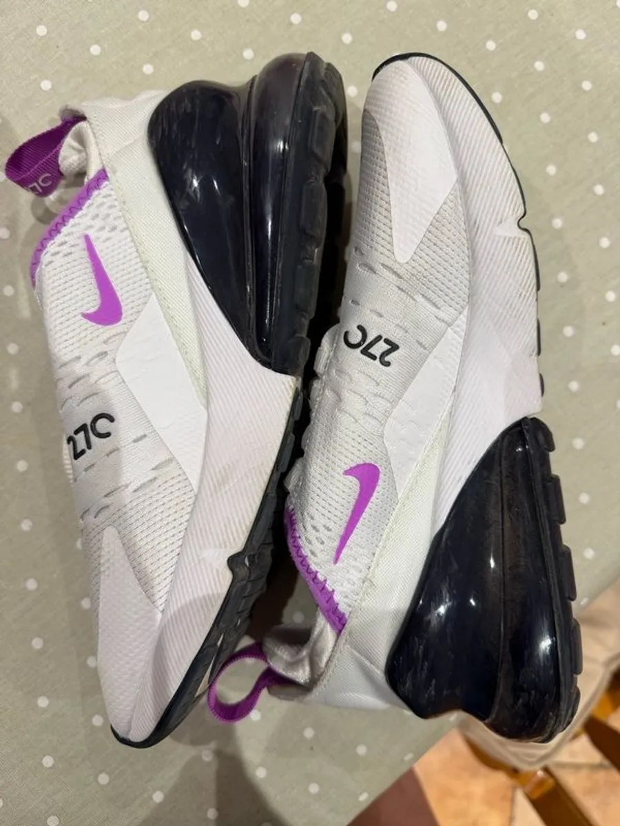 Nike Air 270 runners, size 3 - Image 2
