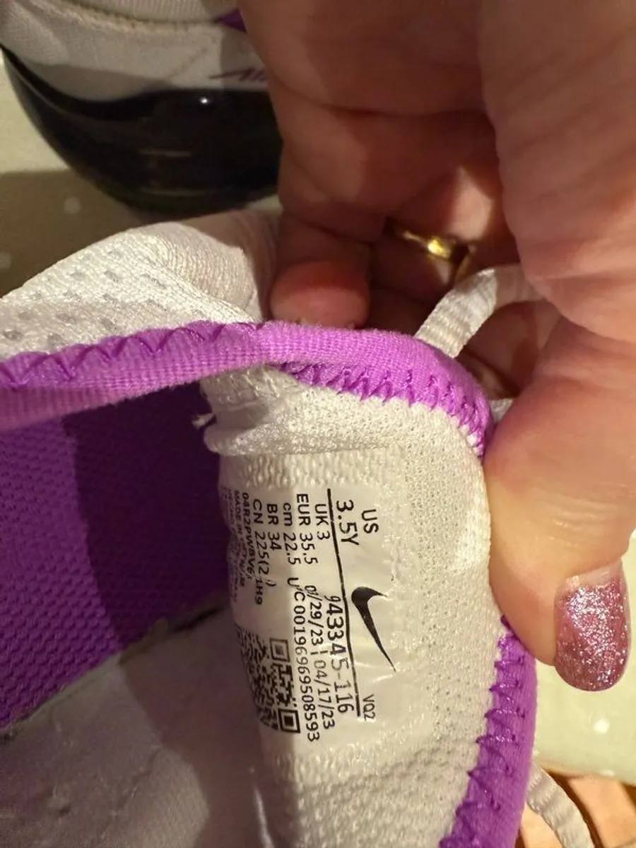 Nike Air 270 runners, size 3 - Image 3