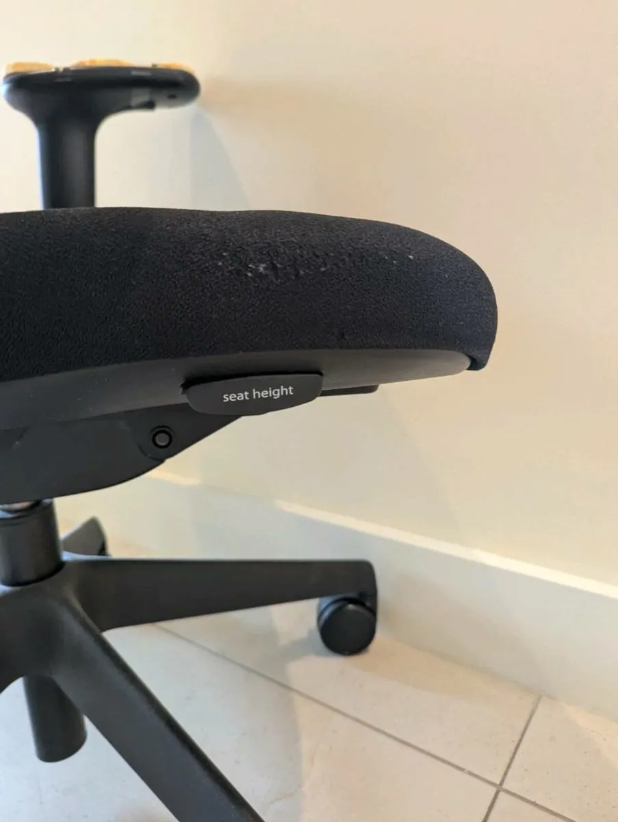 Ergonomic office chair - Image 4