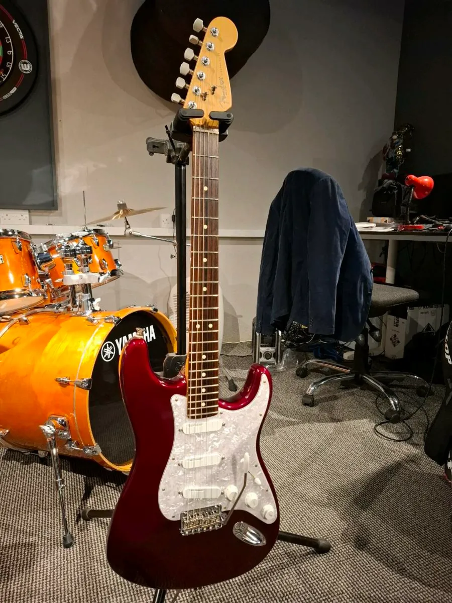 1998 fender stratocaster - Image 1