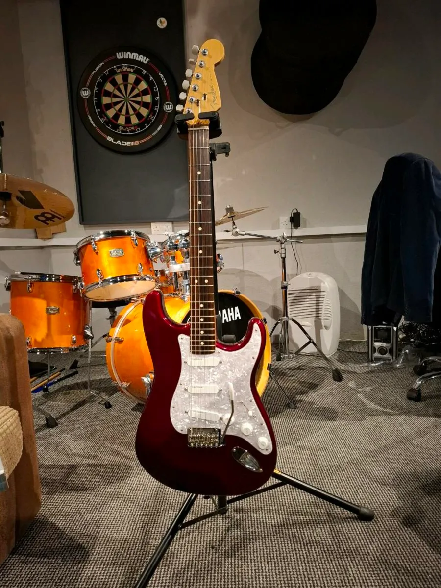 1998 fender stratocaster - Image 4