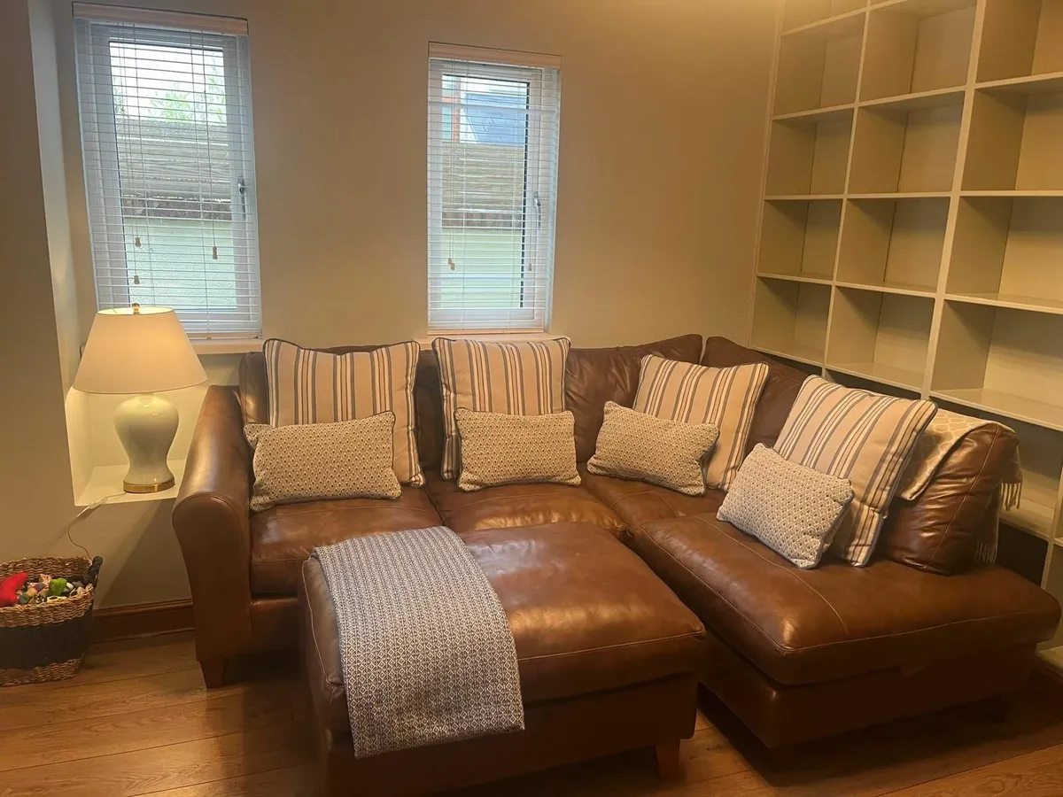 Leather corner couch - Image 2